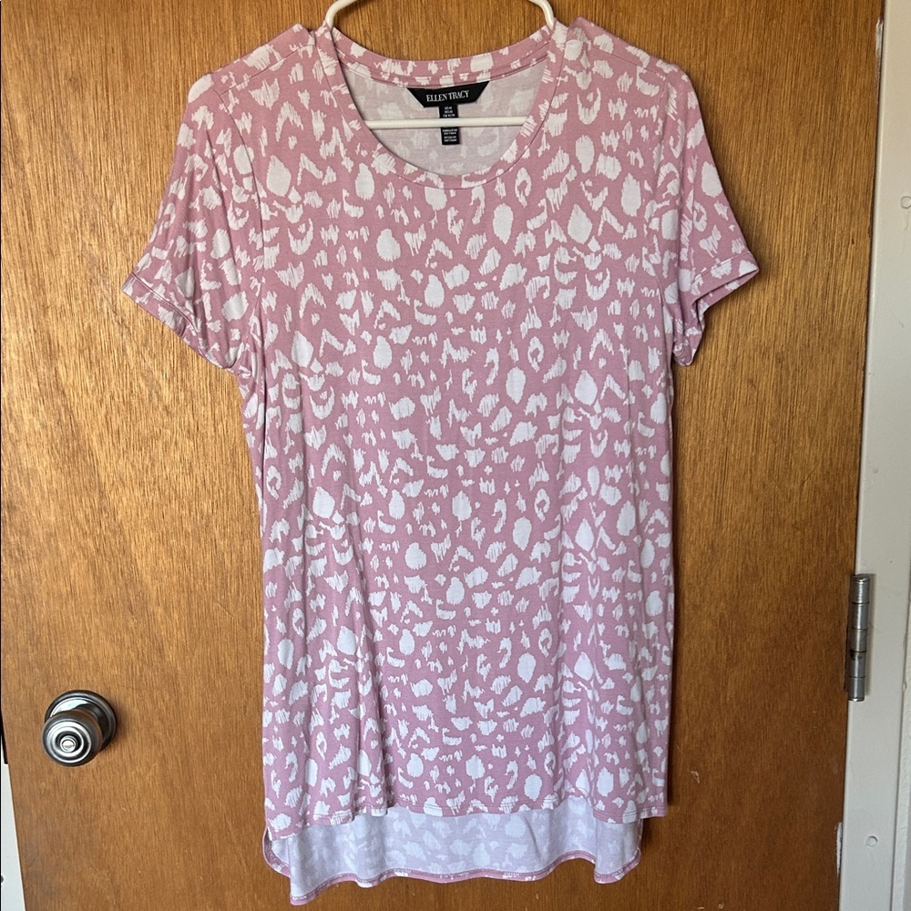 Ellen Tracy Pink and White Animal Print Short Sleeve Top